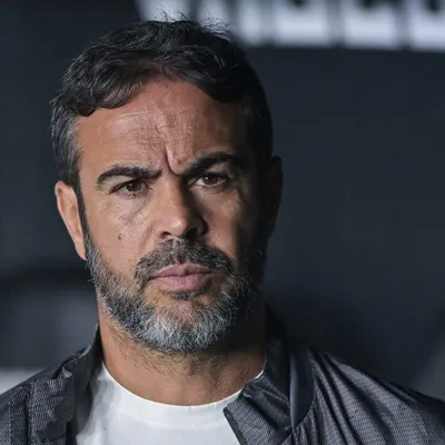 Opinião: Artur Jorge deve abrir mão de 3 atacantes no Cruzeiro