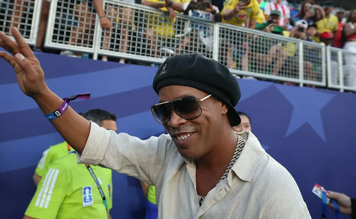 O multiverso de Ronaldinho Gaúcho: os 20 rolês mais aleatórios do craque da Seleção
