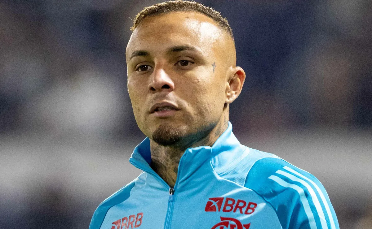 Botafogo monitora situação de Cebolinha e planeja investida por atacante do Flamengo