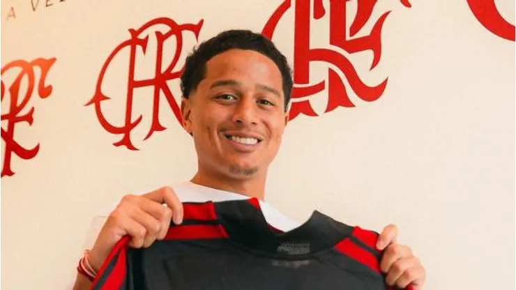 Anthony Valencia novo reforço do Flamengo em apresentação no Ninho do Urubu