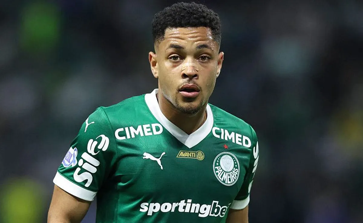 Vitor Roque coloca Abel Ferreira diante de dilema tático entre tempo e exigência
