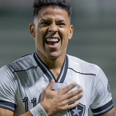Matheus Martins é reprovado em exames e Botafogo se revolta