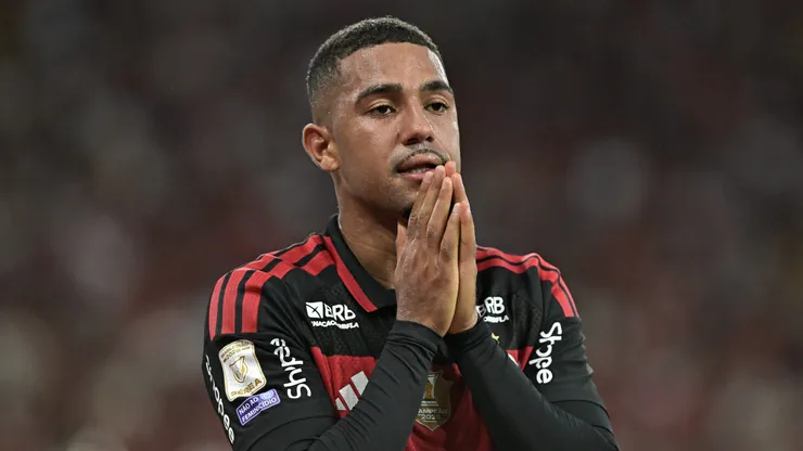 Samuel Lino jogador do Flamengo durante partida contra o Vitoria no estadio Maracana pelo campeonato Brasileiro A 2026.
