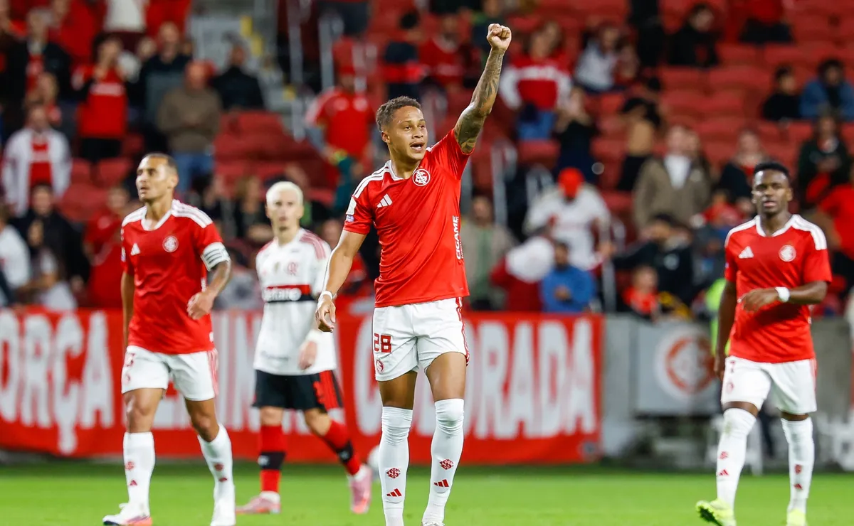 Análise: Vitinho precisa jogar mais perto da área para render pelo Internacional no Gre-Nal 454