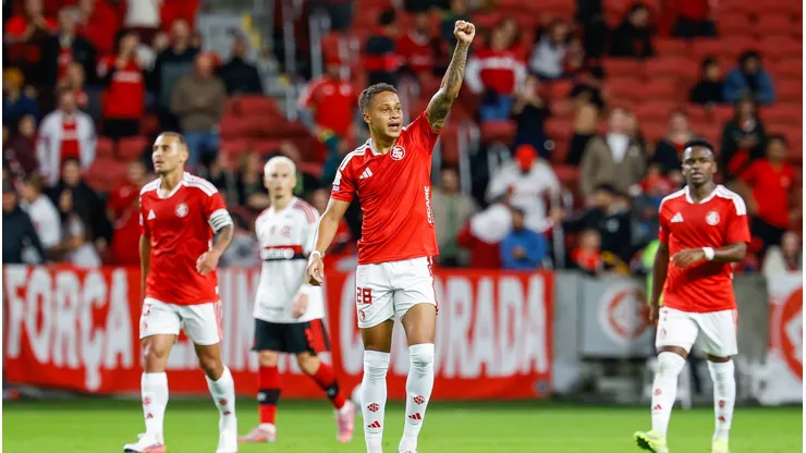 Vitinho precisa atacar mais no Gre-Nal 454. Luiz Erbes/AGIF.