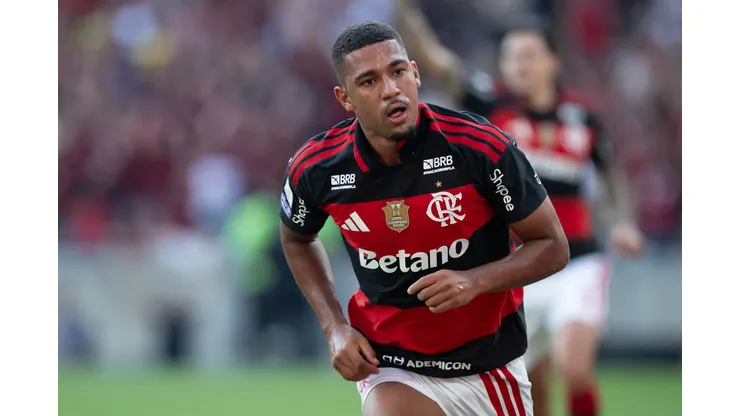 Samuel Lino vive bom momento no Flamengo. Foto: Jorge Rodrigues/AGIF