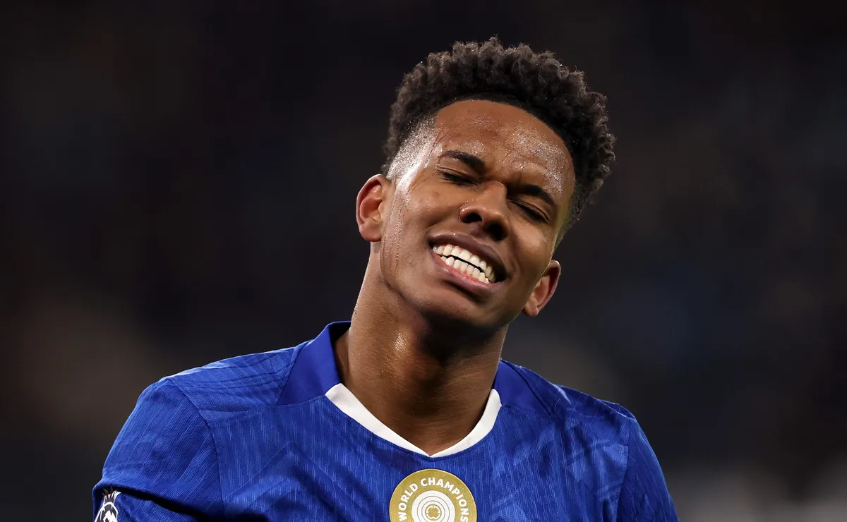 Estêvão se preocupa com falta de espaço no Chelsea de Xabi Alonso e já pensa no futuro