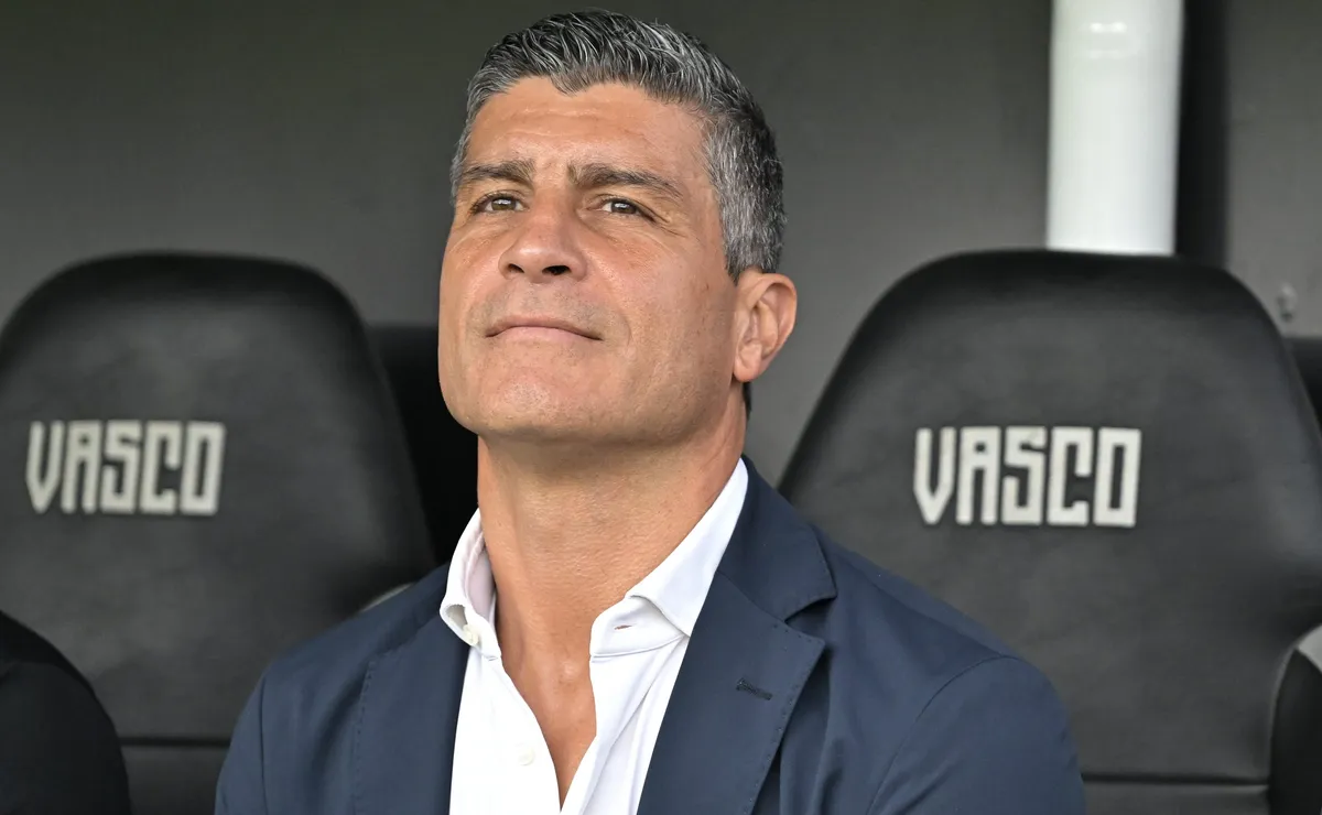 Vasco tem retorno de Robert Renan na zaga para duelo decisivo contra o Vitória pela Copa do Brasil