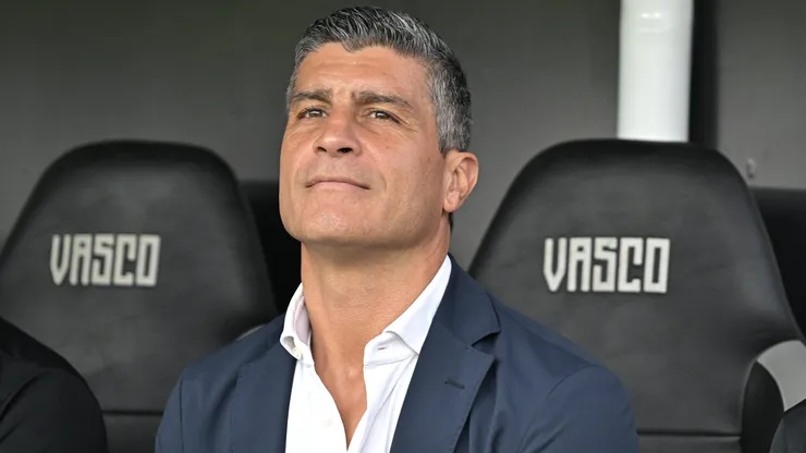 Pedro Emanuel é o técnico do Vasco. Foto: Thiago Ribeiro/AGIF