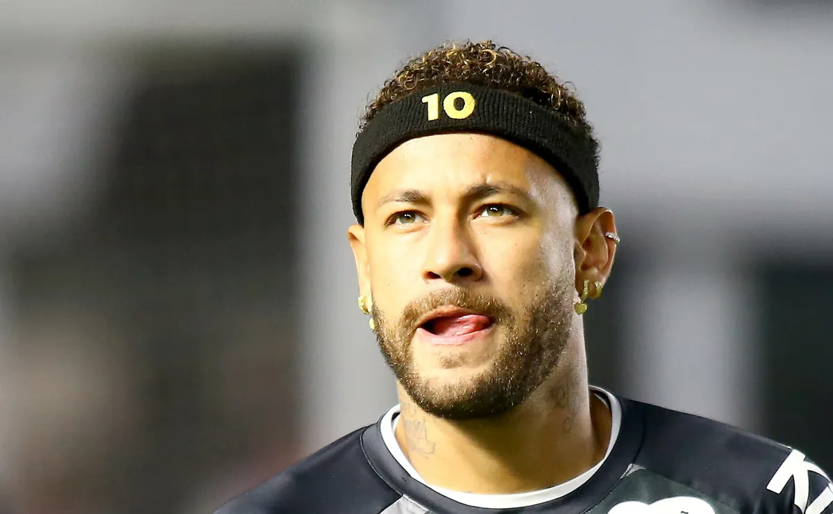 Neymar é substituído no Santos após sentir lesão; Barreal também preocupa por problema muscular