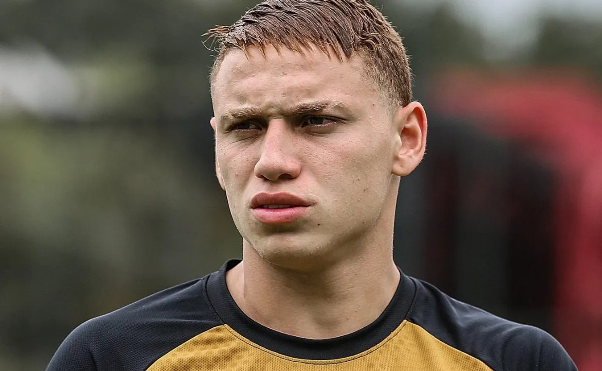 São Paulo fecha empréstimo de Maik para clube da Eslováquia e pagará 40% dos salários