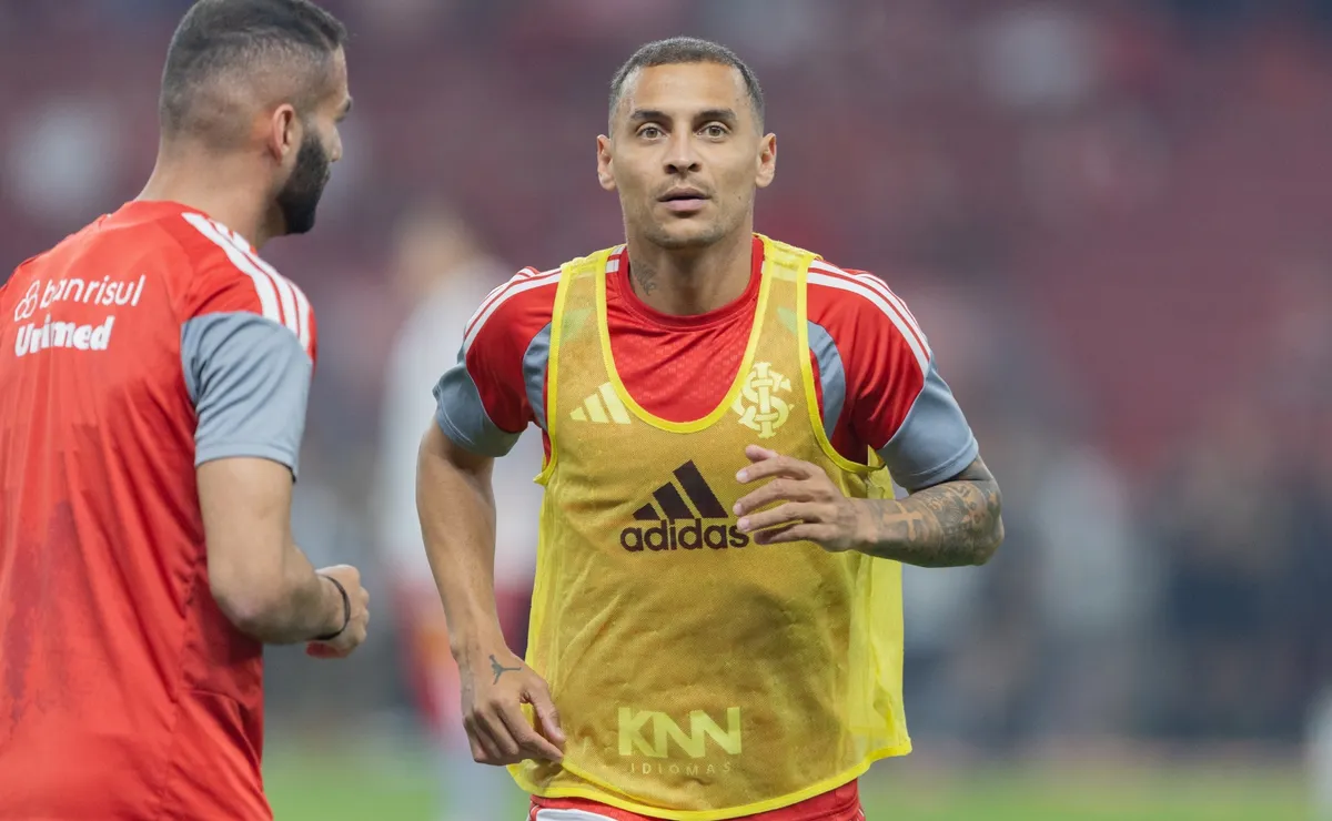Internacional divulga relacionados e Pezzolano mantém dúvida na escalação para o Gre-Nal 454