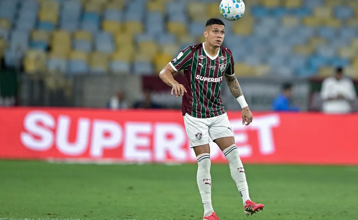Millán comenta adaptação no Fluminense e exalta Thiago Silva após ganhar espaço