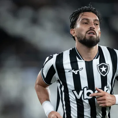 Alex Telles sofre lesão e não enfrenta o Palmeiras