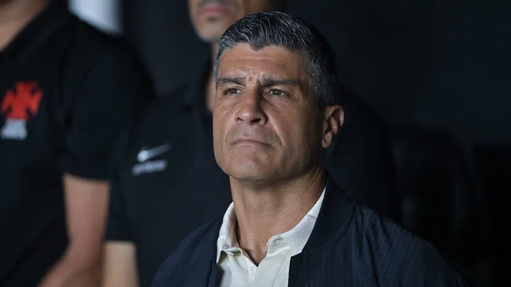 Pedro Emanuel é o técnico do Vasco. Foto: Thiago Ribeiro/AGIF