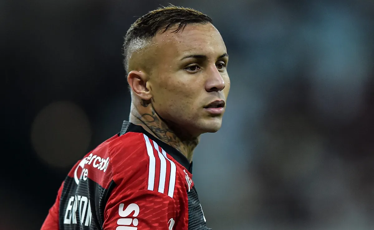 Alvo do Botafogo, Everton Cebolinha não quer jogar por outro clube do Rio de Janeiro