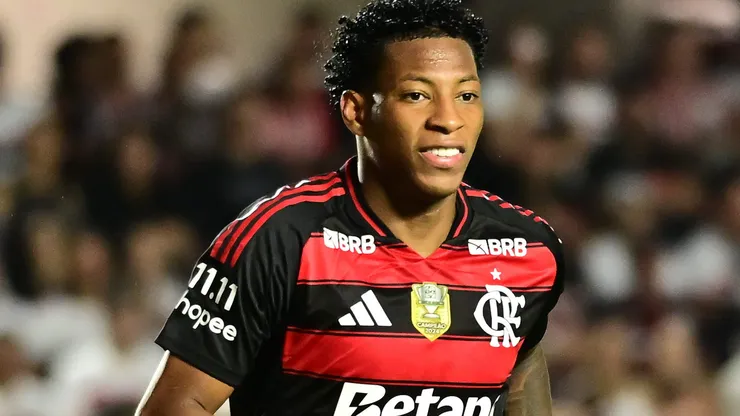 Gonzalo Plata jogador do Flamengo durante partida contra o Sao Paulo no estadio Vila Belmiro pelo campeonato Brasileiro A 2025.