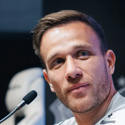 Arthur Melo concorda com críticas ao gramado da Vila Belmiro