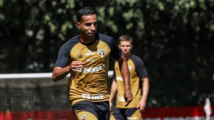 Victor Sá treinando no Super CT - Foto: Erico Leonan / São Paulo FC