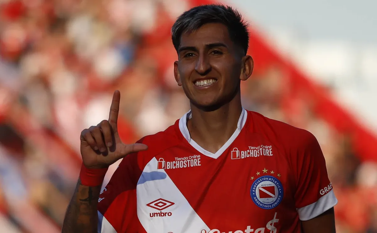 Próximo de ser anunciado, Lescano desembarca no Rio para assinar com o Vasco: “Quero somar”