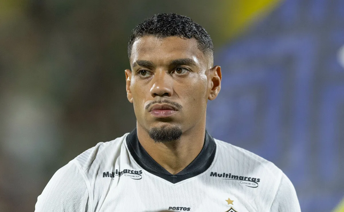 Atlético-MG descarta contratar zagueiros mesmo com três jogadores lesionados