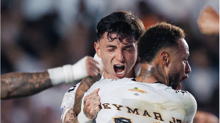 Neymar e Barreal comemorando gol em jogo na Vila Belmiro. Foto: Raul Baretta/ Santos FC.
