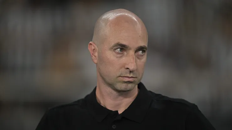 Rodrigo Bellão é o técnico interino do Botafogo. Foto: Thiago Ribeiro/AGIF