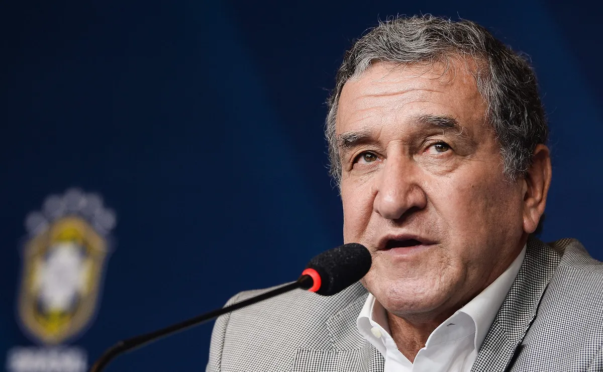 Carlos Alberto Parreira recebe alta hospitalar após 80 dias internado no Rio