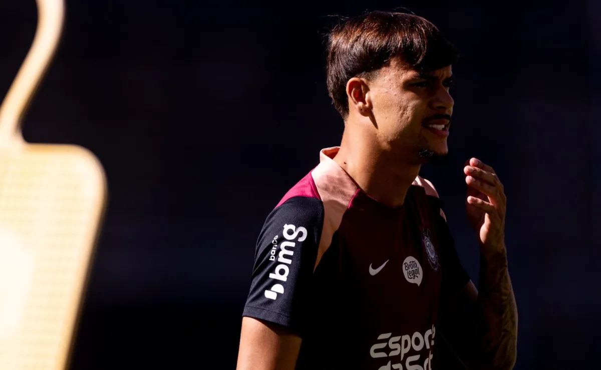 João Pedro Tchoca ganha força no Corinthians e pode começar contra a Chapecoense