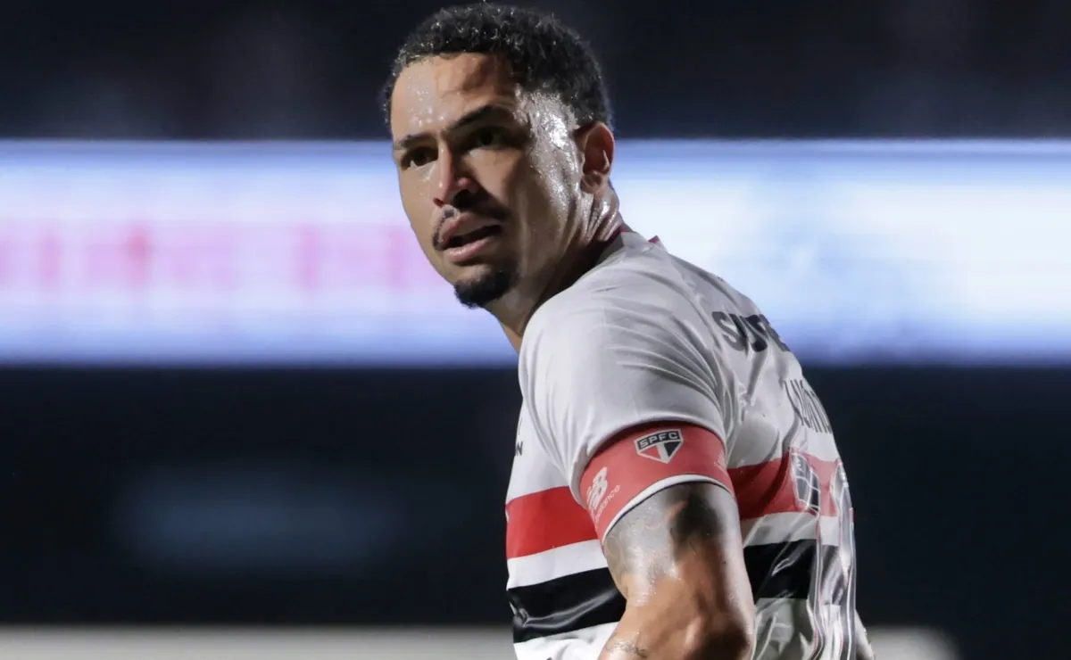 Luciano decide, São Paulo pressiona e vence o Atlético-MG por 2 a 0, pelo Brasileirão