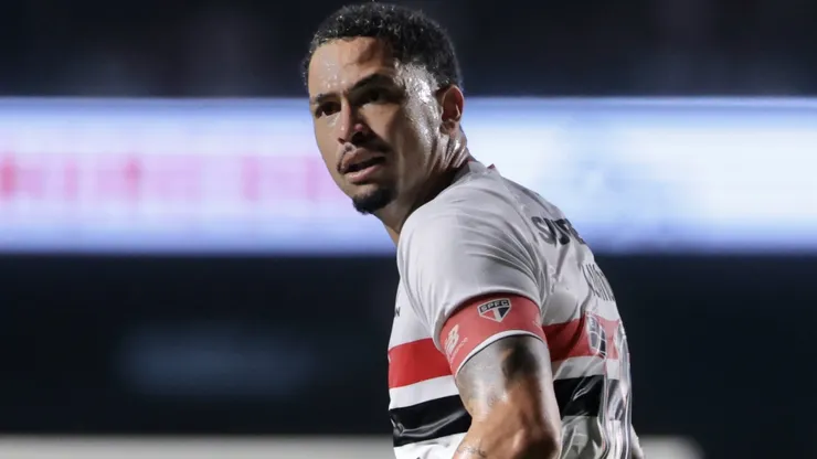 Luciano marcou o primeiro gol do São Paulo.