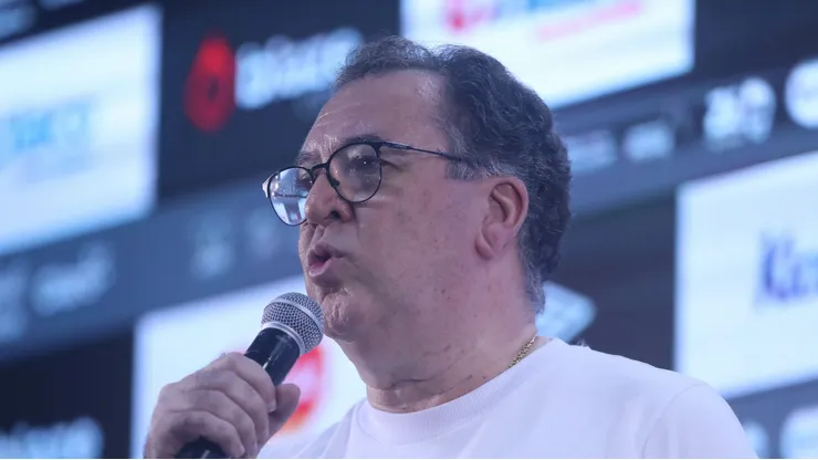Marcelo Teixeira durante coletiva na Vila Belmiro.