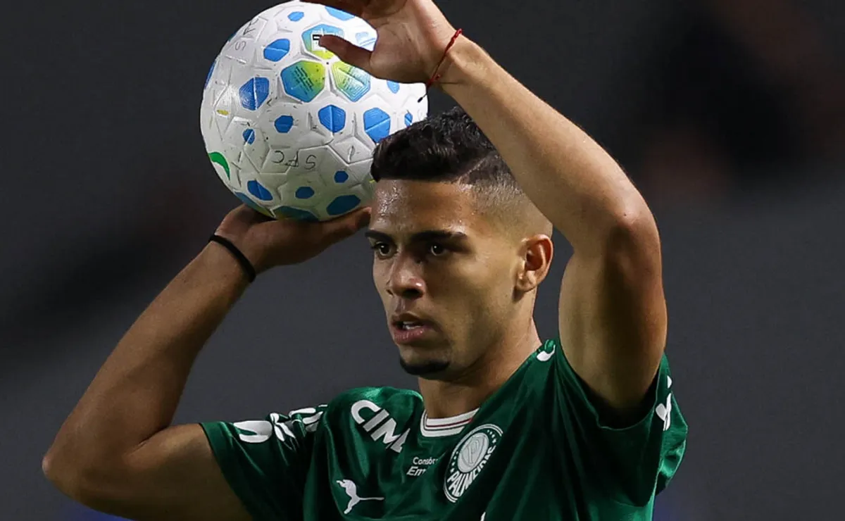 Arthur cresce no Palmeiras e transforma a lateral esquerda em escolha tática para Abel