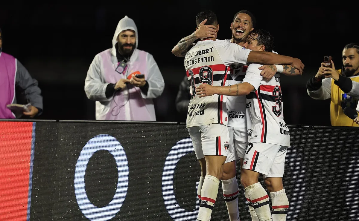 São Paulo não poupa contra o Boca e prepara força máxima para duelo na Argentina
