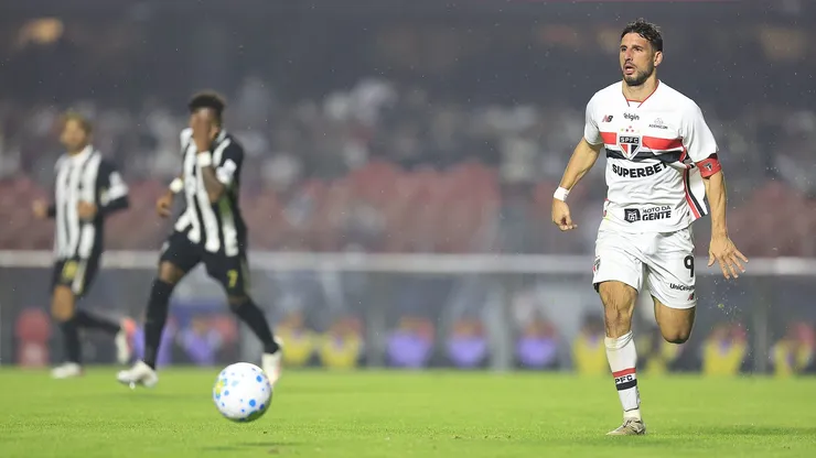 Calleri voltou a jogar - Foto: Rubens Chiri e Paulo Pinto / São Paulo FC