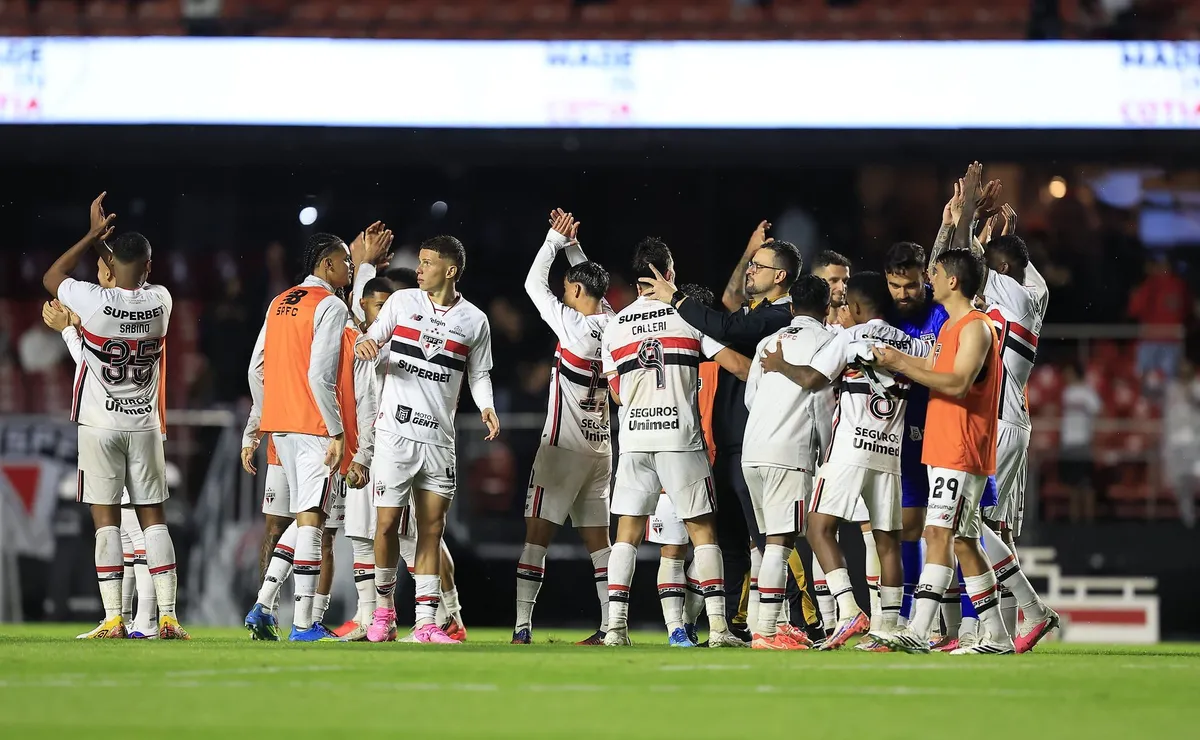 São Paulo encontra solução defensiva antes de sequência decisiva e Dorival vê evolução no time