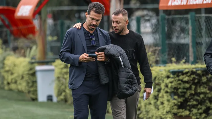 Hernanes com Rafinha no CT - Foto: Erico Leonan / São Paulo FC