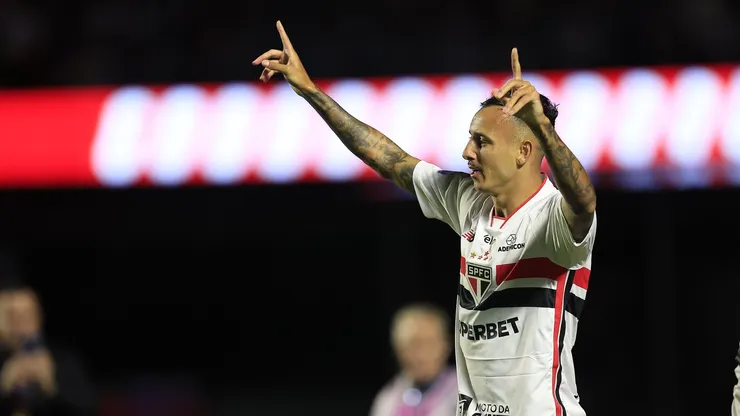 Iago comemorando seu gol - Foto: Rubens Chiri e Paulo Pinto / São Paulo FC