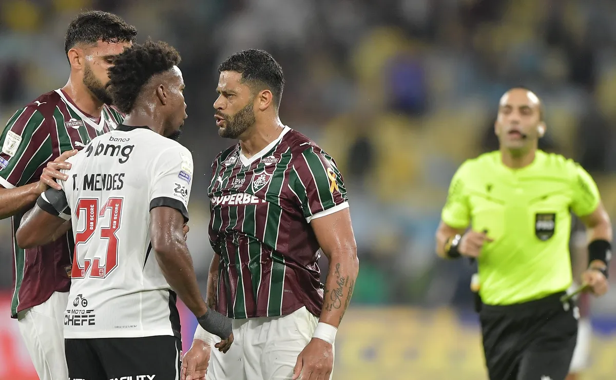 Fluminense publica nota e detona arbitragem após clássico contra o Vasco