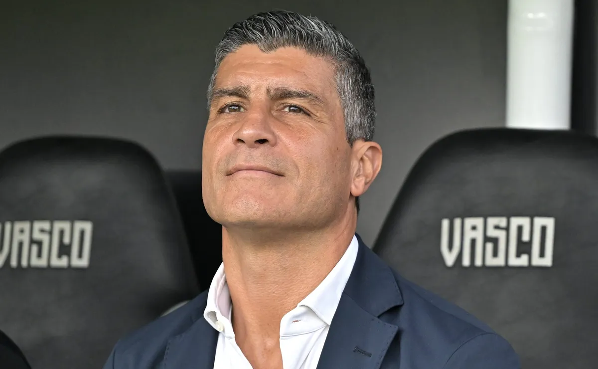 Pedro Emanuel coloca Brasileirão como prioridade no Vasco após derrota em clássico