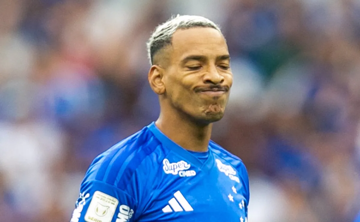 Matheus Pereira assume pênalti em Cruzeiro x Athletico, mas desperdiça e jogo vai para o intervalo em 1 a 1