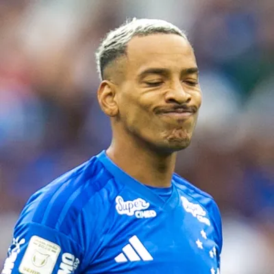Matheus Pereira desperdiça pênalti em Cruzeiro x Athletico