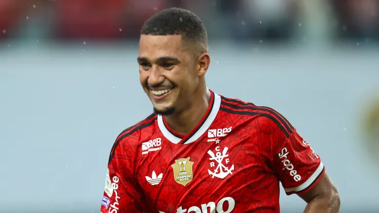Samuel Lino jogador do Flamengo comemora seu gol durante partida contra o Remo no estadio Mangueirao pelo campeonato Brasileiro A 2026.