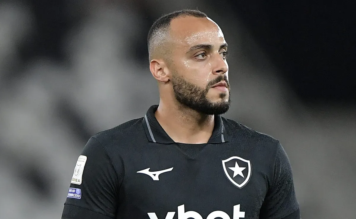 Tigres faz proposta por Arthur Cabral, e atacante pode deixar o Botafogo