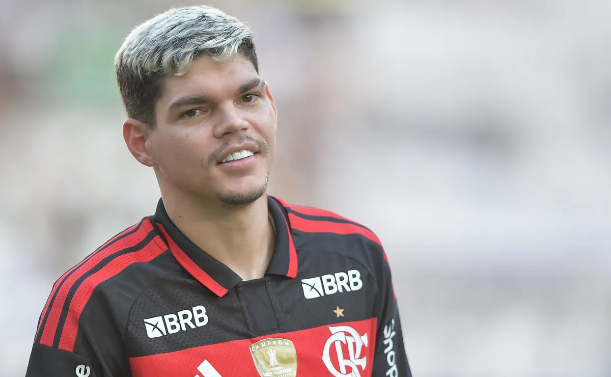 Ayrton Lucas destaca importância do trabalho no extracampo para sequência no Flamengo