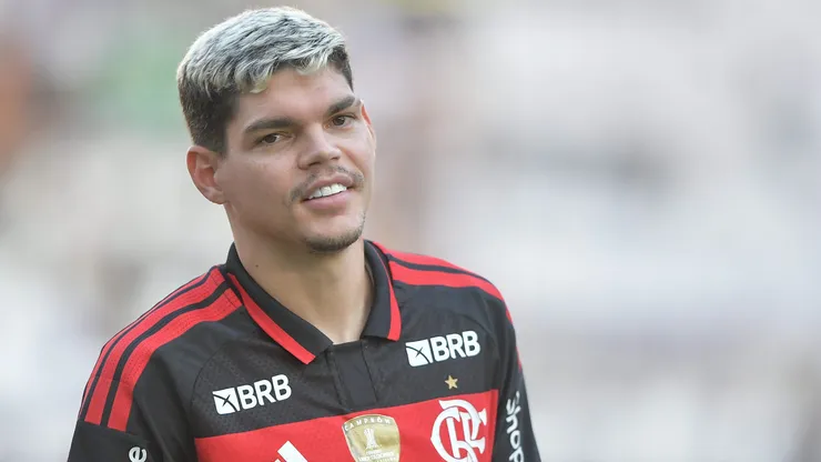 Ayrton Lucas jogador do Flamengo durante partida contra o Botafogo no estadio Engenhao pelo campeonato Carioca 2026.