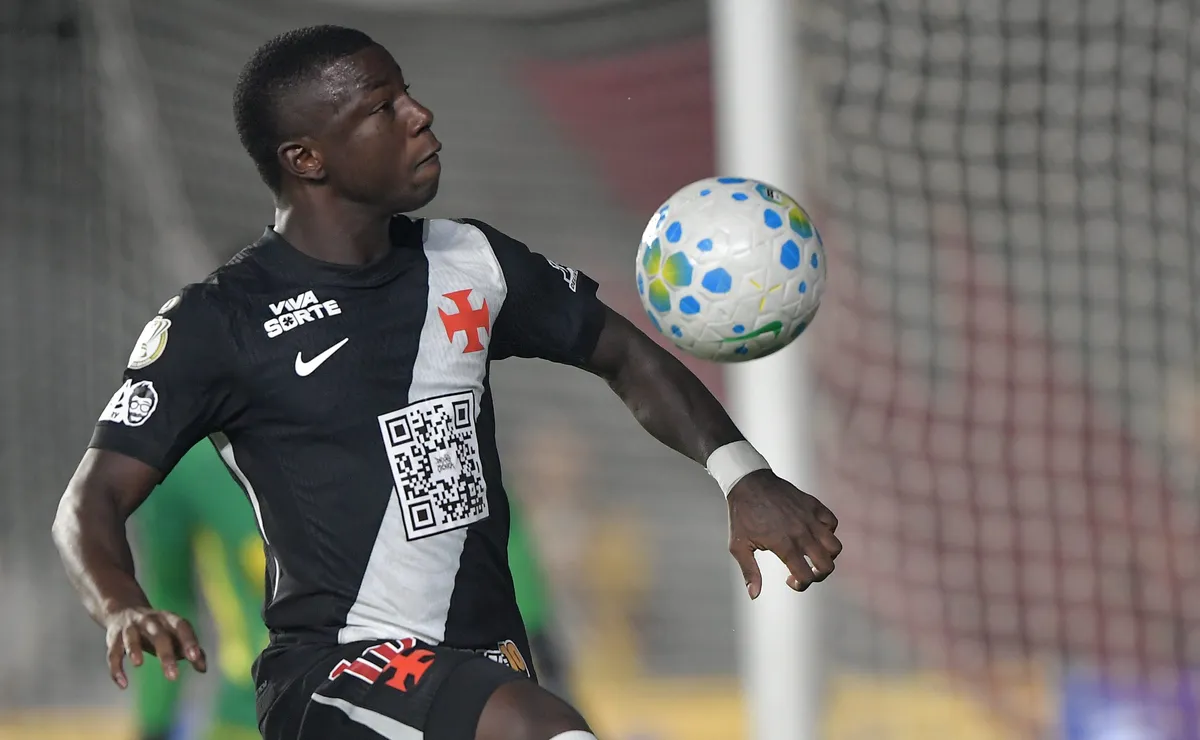 Marino Hinestroza ganha força no Vasco e pode receber chance entre os titulares na Sul-Americana