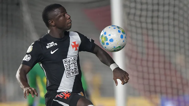Hinestroza durante partida pelo Vasco. Foto: Thiago Ribeiro/AGIF