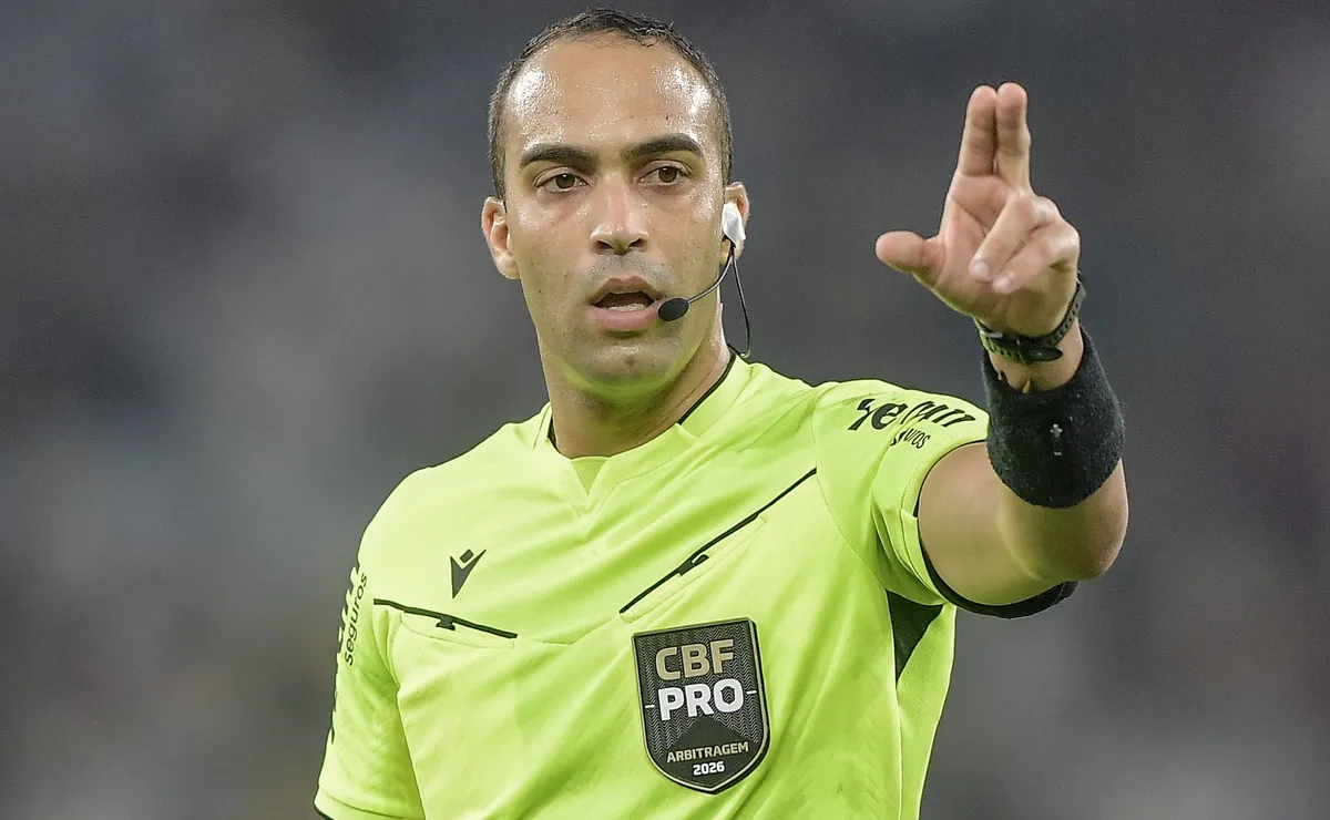 Davi Lacerda cita Mattheus Montenegro na súmula por cobrança à arbitragem em Fluminense X Vasco