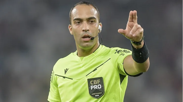 Davi Lacerda foi o árbitro do clássico.